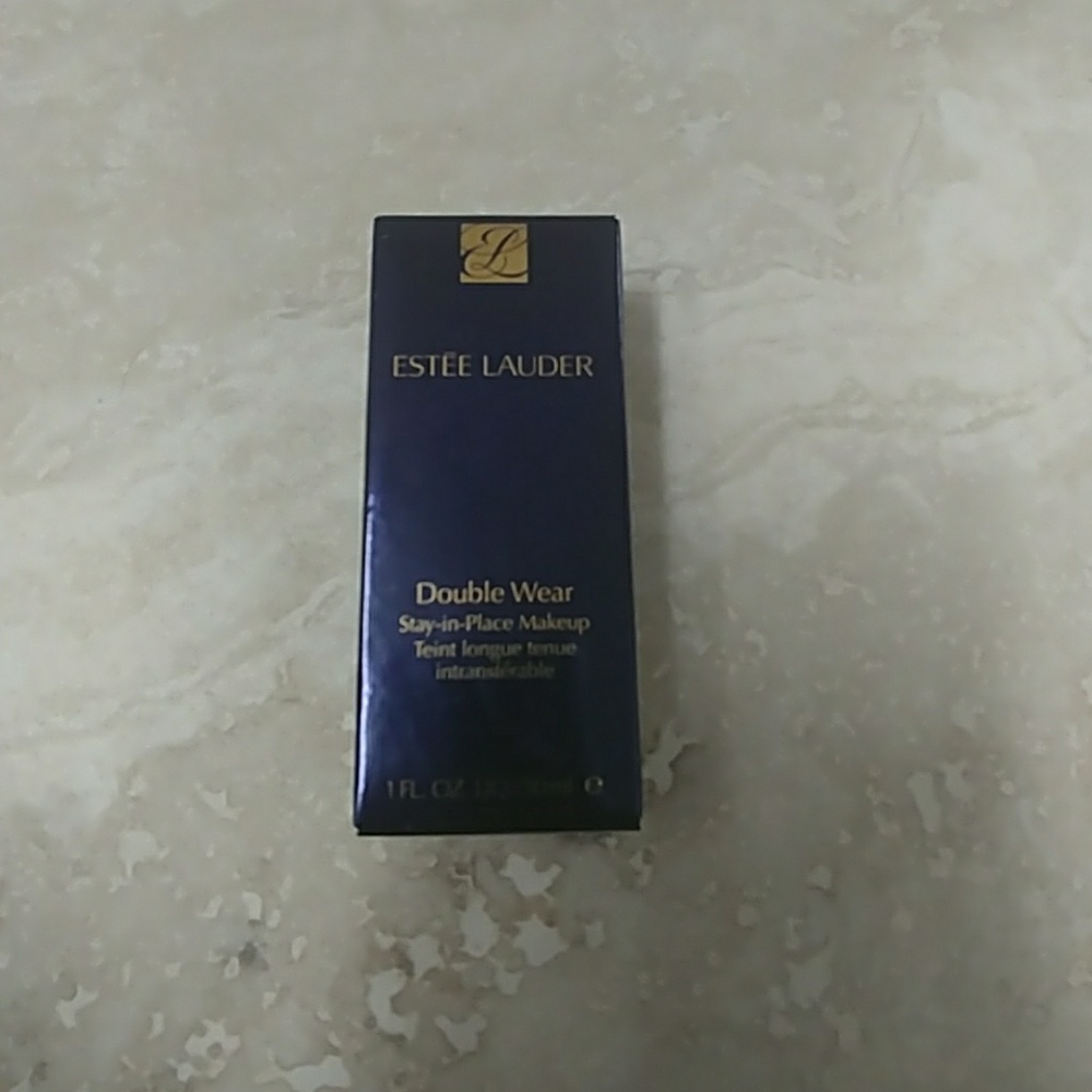 Estee Lauder double wear foundation (Sand)